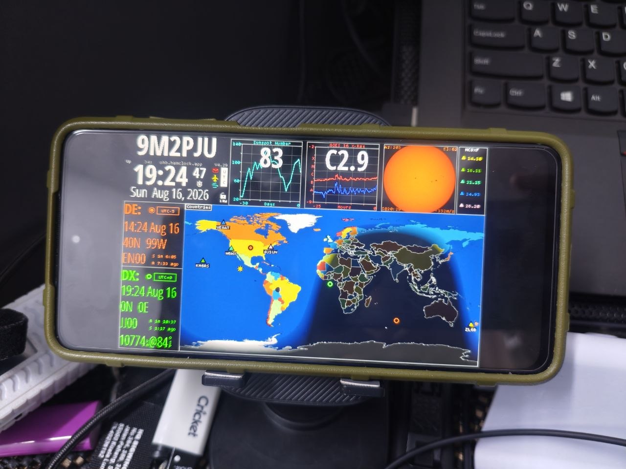 9M2PJU HamClock running natively on an Android smartphone via Termux and displayed in borderless full-screen mode using Fully Kiosk Browser