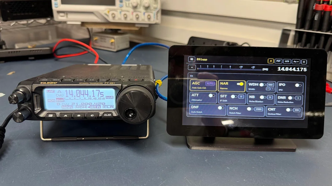 891app WebSerial interface running on a Raspberry Pi touchscreen controlling a Yaesu FT-891 transceiver
