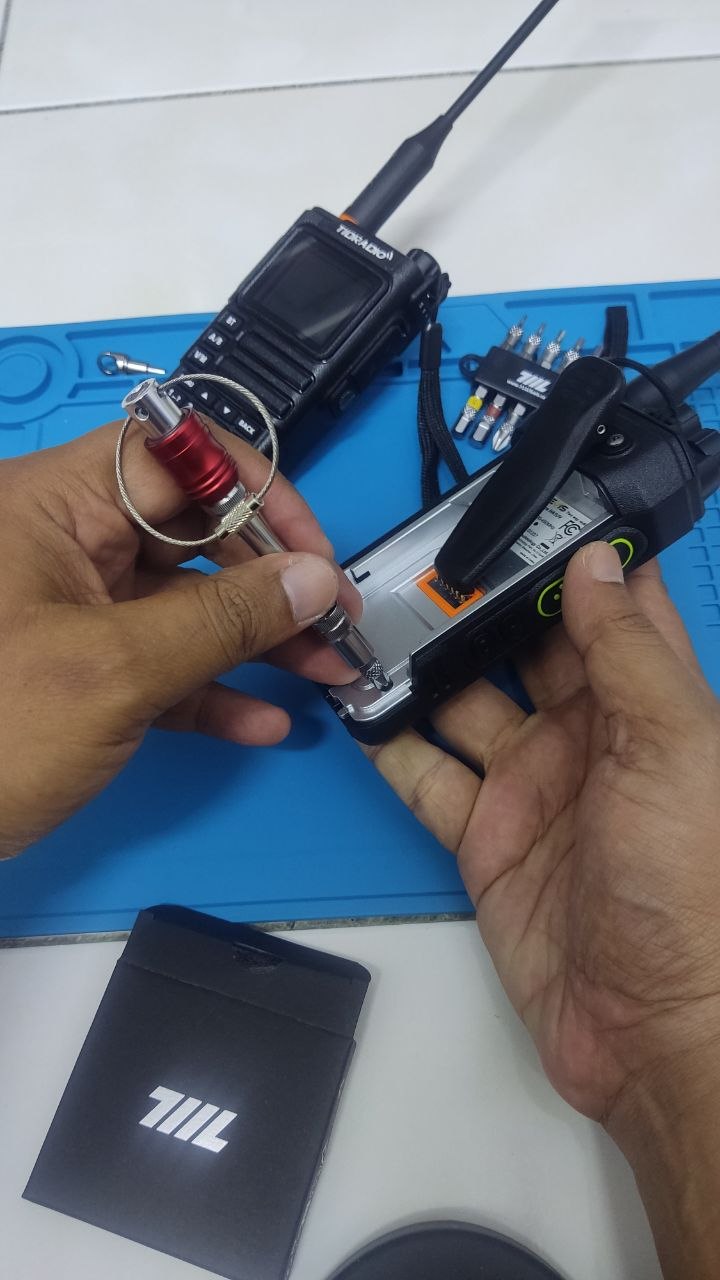 711L Pen Driver TS driving chassis screw into handheld radio frame